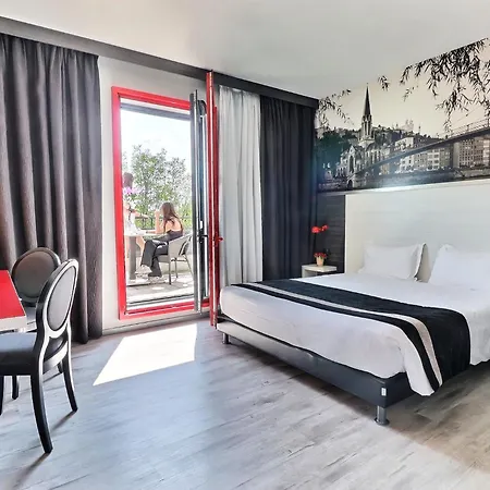 Des Lumieres Lyon Arena Stadium Hotel