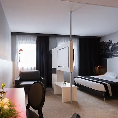 Des Lumieres Lyon Arena Stadium Hotel